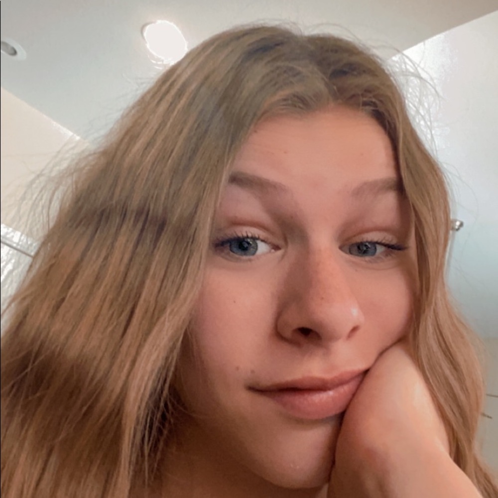 Meet your Posher, Alyssa